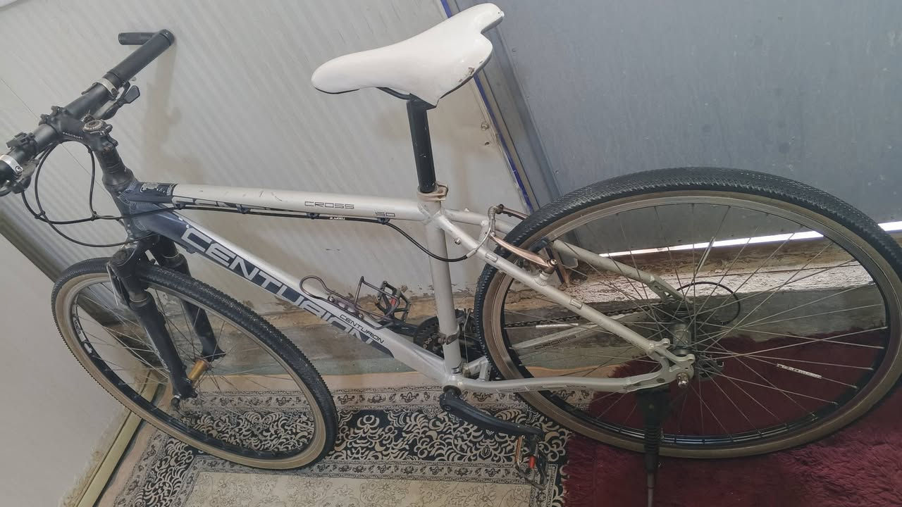 بايسكل هجين
سستم شيمانو التوس 
بريكات تيكترو 
تيارات كيندا حجم 28×700 
حسب ما موضح بالصورة 
رقمي *********** واتس
ماعندي. توصيل مكاني بغداد العبيدي حي السفير
