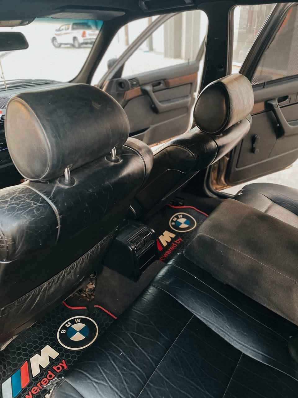 BMWحجم520 أصل
اللون أصفر ذهبي وارد ياباني 
كزوز رياضي 

السياره صبغ حزام فقط بدون ظرر بيها طخه زغيره بجاملغ الامامي 

مرايات منفصل وكهربائي 

شرط التبريد ثلج 

موديل 91

داخل جلد وصاجات ودبل إيربگ ودبل چكمچه

ويل شنايزر توسايز اصلي 

مظخم صوت بلصندوك +لايت زينول 

السياره كلها شرط من مكينه وگير وطخم امامي و خلفي 

الگير سبع نمر ويه البگ ورون ناصي تخبل بلمعدل 

السعر 58 وبيها مجال مال جيتك 

الخاص مفتوح 

***********

***********

