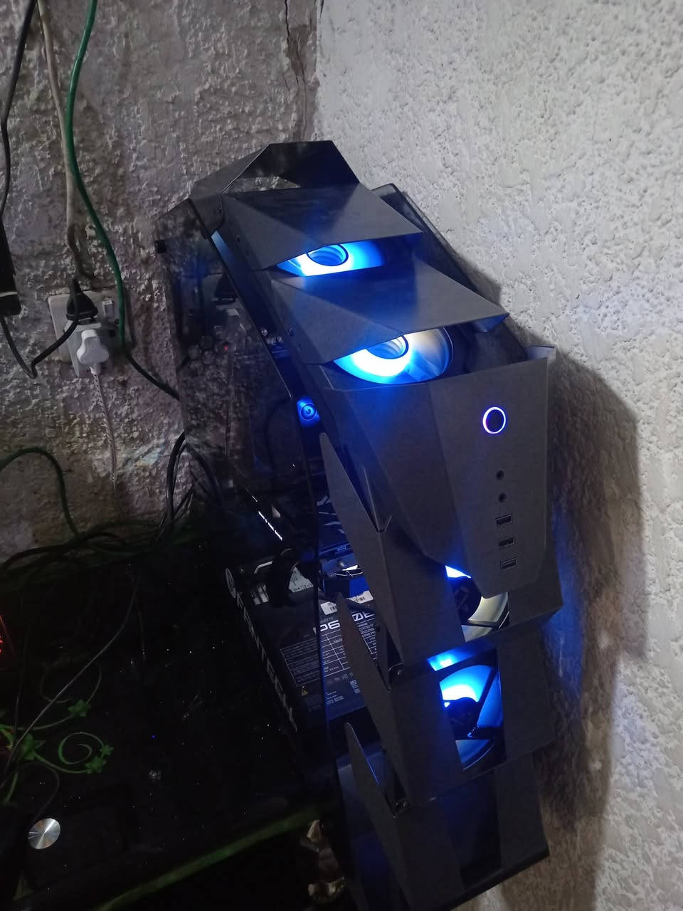 شاشاحجام ٢٤ داقه ١٩٠ هيرتاز
z390-A pro مذر بورد 

Ram16gb ddr4

Cpu core i7-9700kf 8 core

Hard 1T +m.2 ssd 120gb

Psu 650 watt

Rtx 2070 super.

مكاني بغداد السعر مليون 200 وبيه مجال رقم ***********

