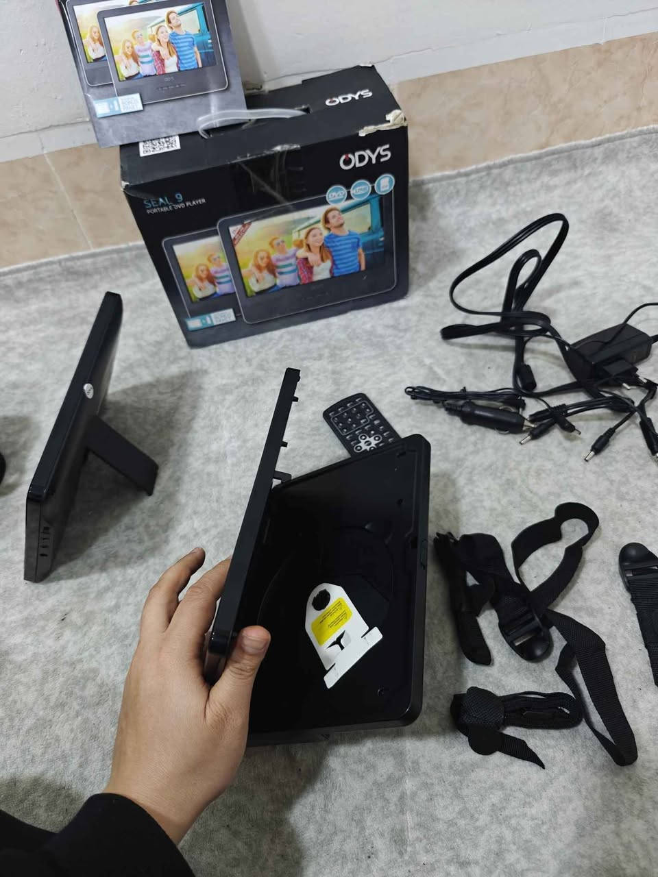 دوو کەلەی شاشە بۆ دواوەی سەیارە شتێکی زۆر جوان و تایبەت  بەس دانەیەکیان  گڵۆپیشی   هەڵ ئەبێ و  شەحنیش ئەدا بەڵام هەڵ نابێ نازانم هۆکار چیە  ئاوا ئەیفرۆشم +  هەردوکیان  لۆکە و لەزگەی شاشەی  لێنەکراوەتەوە+دیڤیدی و فلاش و میمۆری و  شوێن  AV و   کۆنتڕۆڵ   و جانتای خۆی لەگەڵە بە چەڕخی سەیارە و  کارەبای ماڵەوەش ئیش ئەکەن 
ئاوا ئەیفرۆشم  55 هەزار السليمانية, العراق


**إذا كنت صاحب هذا الإعلان وتريد حذفه لأي سبب، رجاءا أرسل رسالة إلى الدعم الفني**