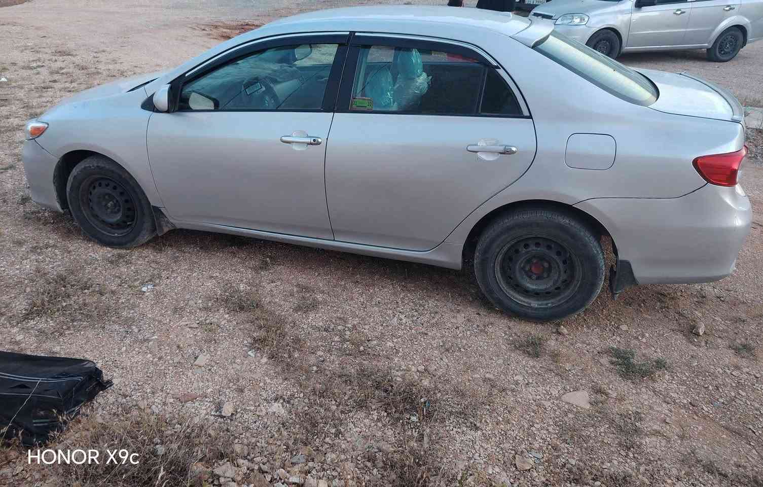 کرۆلای 2009  بۆ   فرۆشتن   شکڵ گۆڕاوی 2013
جام کارەبایی  کۆنتڕۆڵ   مەکینە گەورە
  کۆدی نییە

سەیارەکە ساغە بڕاوە نییە 
شوێن :سلێمانی
نرخ 63 گەڵا  
ژ.م ***********  
ڤایبەر و  وەتس ئەپی  لەسەرە
