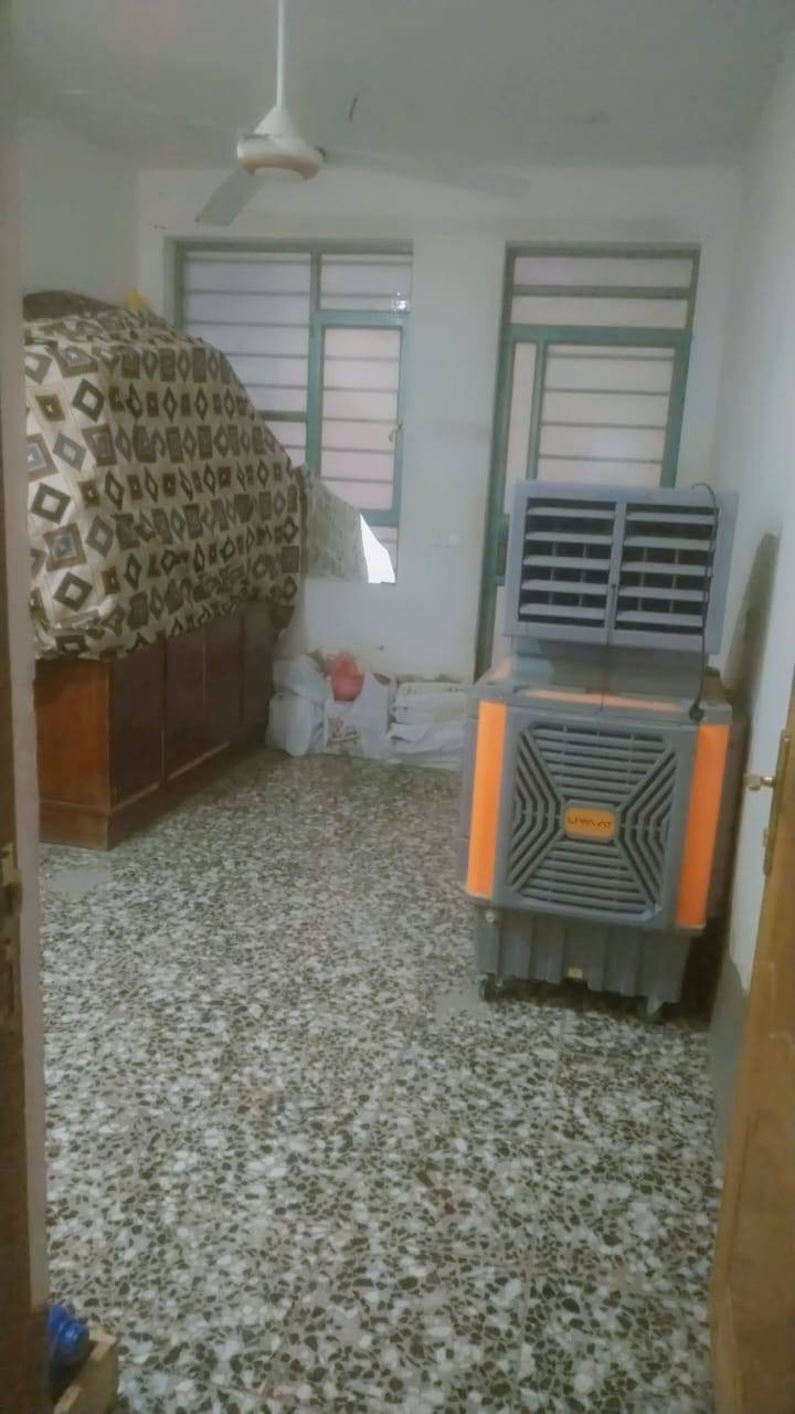 دار للبيع لكريعات  سند 25, زراعي نزلت    لعياده لشعبيه
مساحة لدار 97واقع حال 100 
بناء 2021.  مدخل الدار على الصاله كذاك المطبخ  يتكون الدار طابق الارضي صاله+مطبخ+ حولي+غرفة نوم +صحيات 
+ مناور،2... طابق الاول 3غرف نوم. + صحيات. 
طابق ثاني السطح ولبيتونه. عرض لفرع4 امتار. 
عرض الشارع 6 امتار جميع لخدمات متواجد قرب لدار 

السعر خاص. يرجى مراسلة لصفحه او اتصال*********** يوجد واتساب
