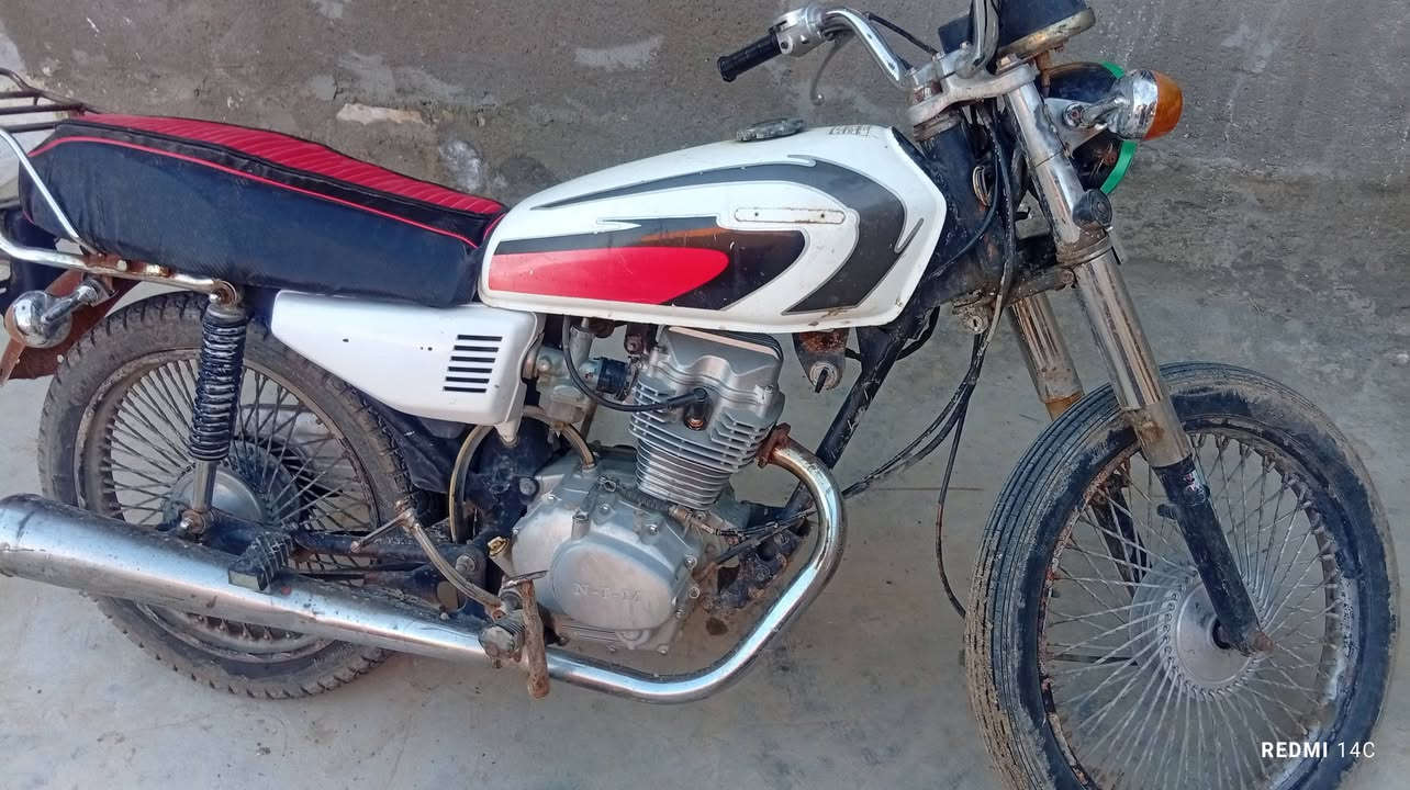 سلام عليكم دراجه البيع نضيفه موديل 19وراقه ضايعه سعره 450وبيه مجال مكاني قضاء الرفاعي ***********
