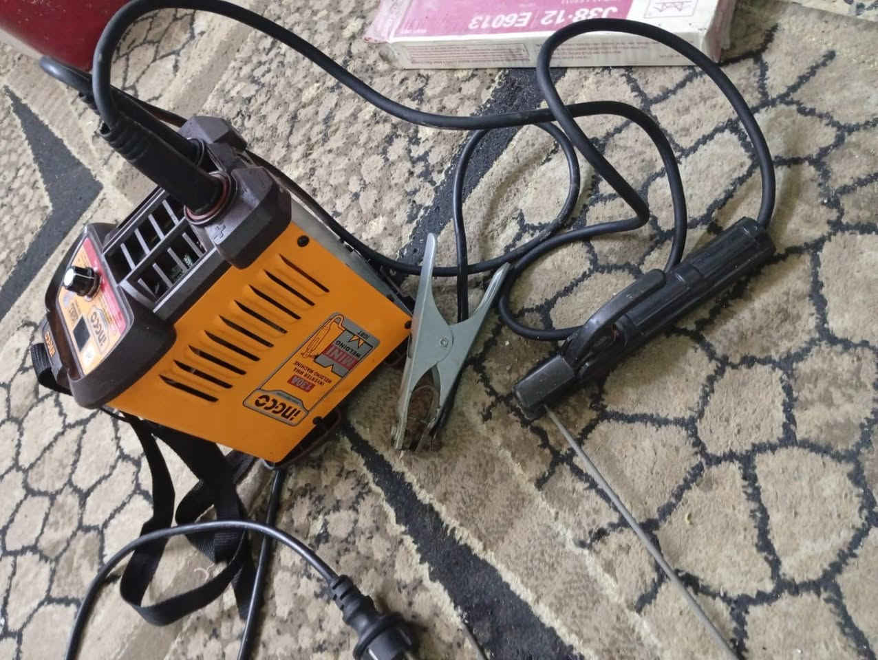 السلام عليكم من رخصه مدير الگروب مكينه لحيم انجيكو مع كوسره مع دريل كلهن ب85 الحريه بغداد ***********
