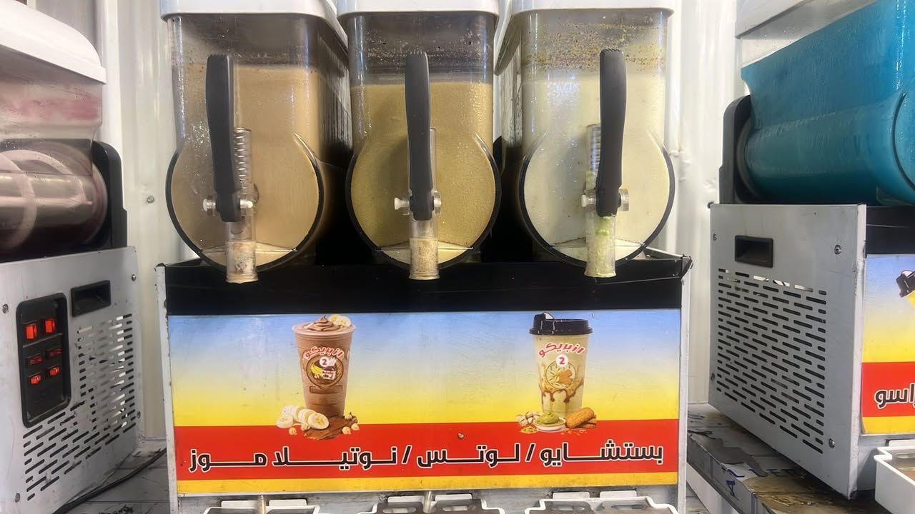 سلام عليكم غراض مرطبات للبيع مكاين ازبري. عدد7 مكاين سوفت صيني  عدد2. عارضه ايس كريم. اكو بعد هوايه غراض  خاص ممتواجد اتصل ع الرقم ***********
