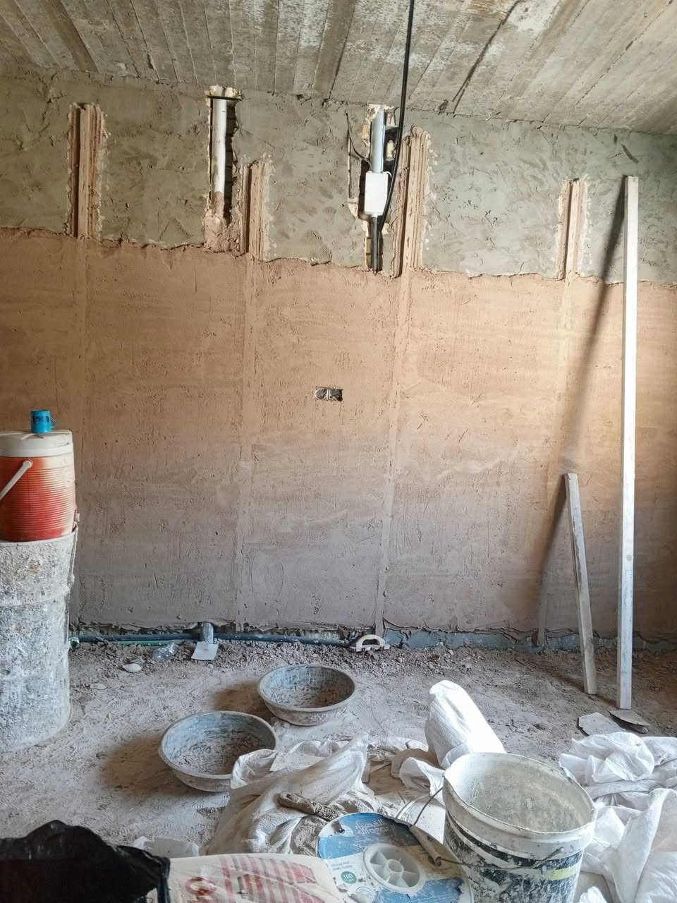سلام عليكم خلفه جص وبورك وتشميع من الانبار متفرغ مبيت نفس المكان سعر مناسب ***********
