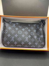 جنطه • دي جا ال • طيني