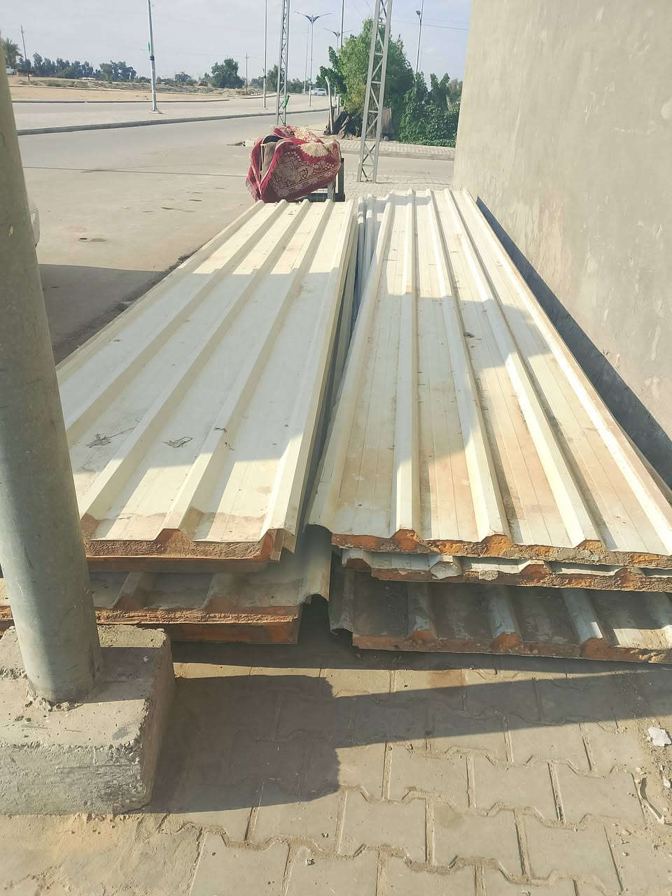 السلام عليكم سندويج للبيع الطول 8ونص و6ونص اصلي القديم ابو النحله السعر عل رقم ***********
