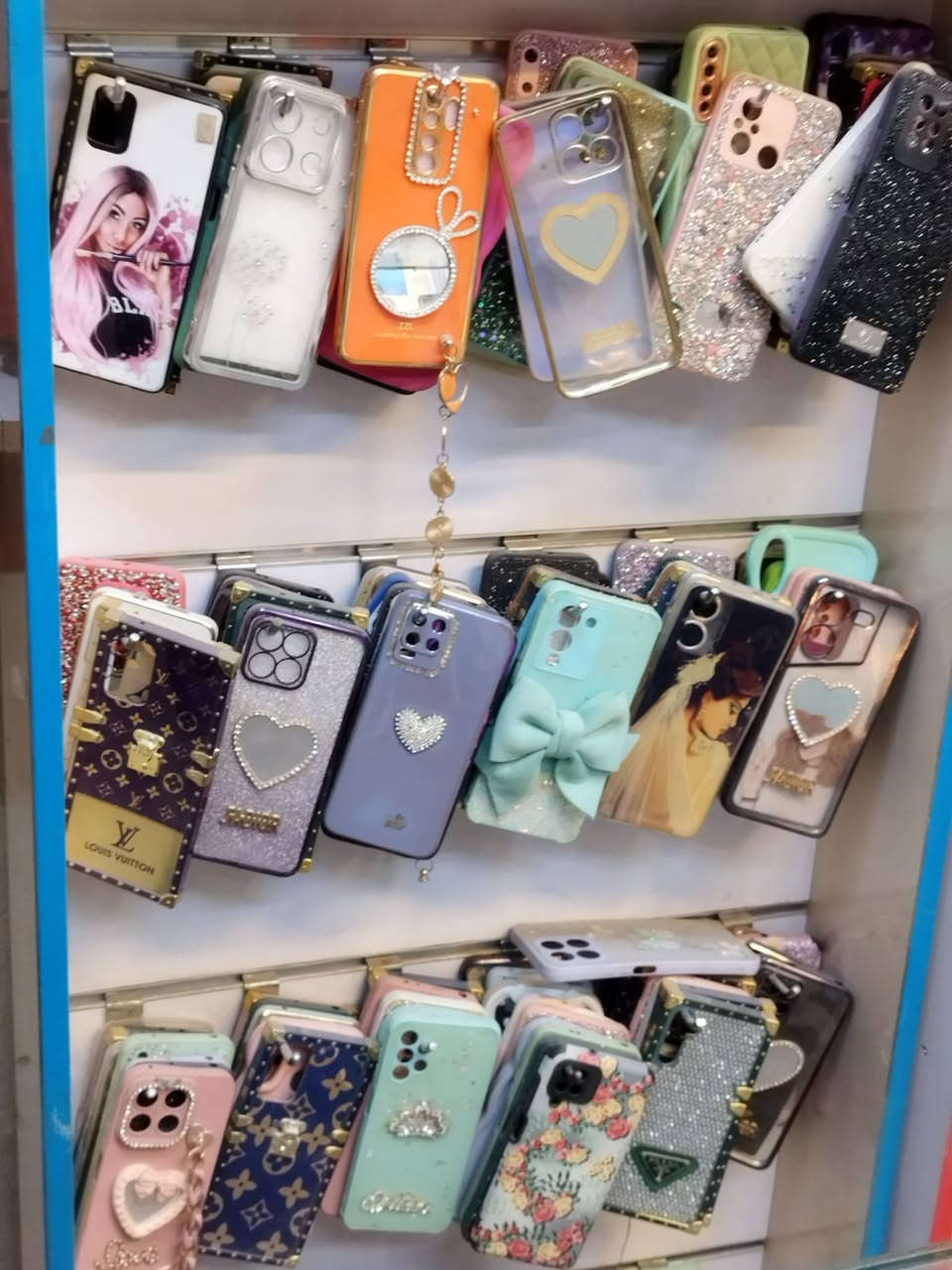 تيم كامل 
الكفر بس 250 دينار 
للبيع شلعه كامله 
العنون النجف حي الجزيره مقابل الوفاء 
***********
