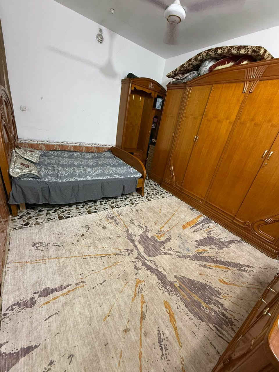 بيت حي ميسان شريط طابق واحد غرفه صاله مطبخ واستقبال وصحيات سعره رهن 35 بي مجال ***********
