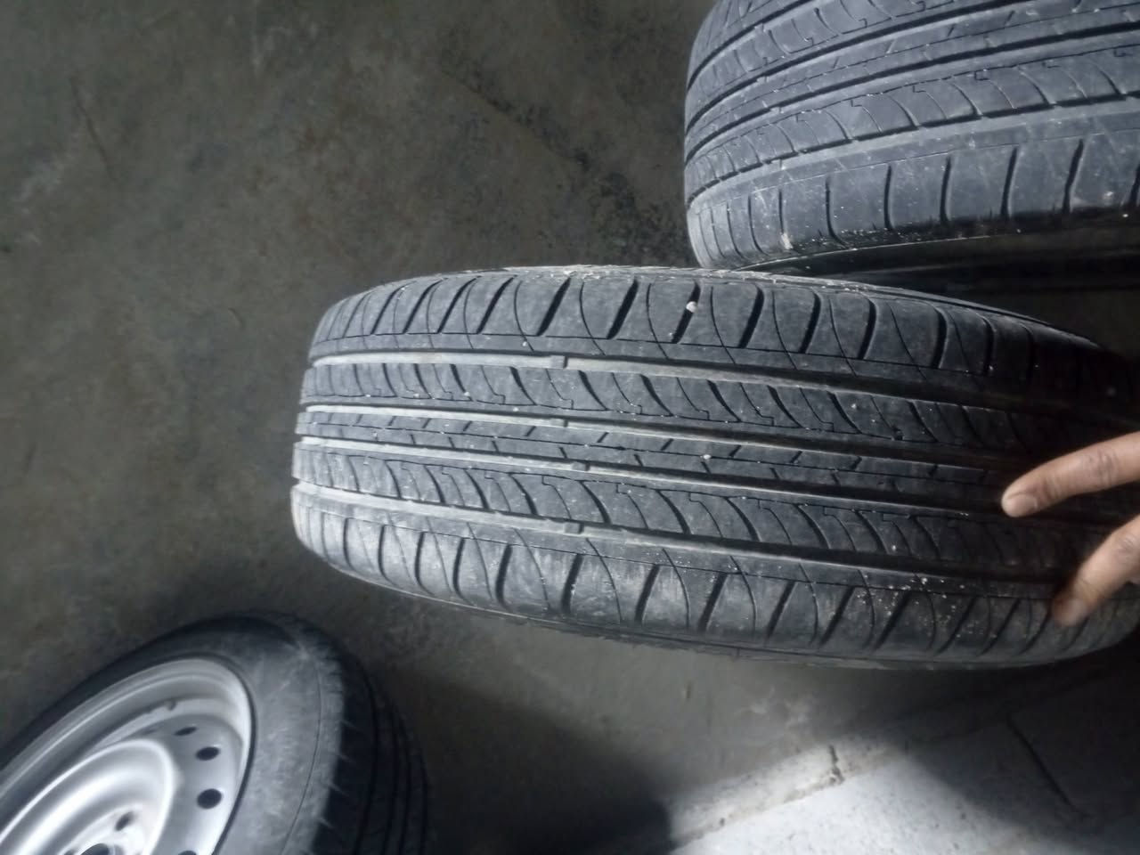 سلام عليكم تخم تاير نضيف مال النترا 18نضيفات
السعر 250
***********
