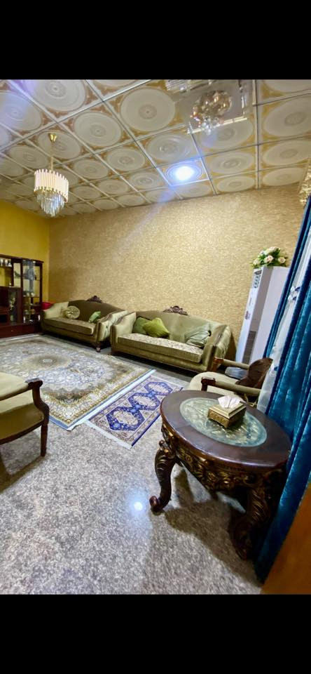 دار للبيع بالأمن الداخلي(شارع طارش) الواجهه ١٣متر والمساحة ٢٦٠ متر ..طابق واحد يحتوي على ٢غرف نوم +٢صالة+مطبخ موديل تركي يعني حار وبارد..علماً بأنه الطابق الثاني يحتوي على غرفة كبيرة (بسقف كونكريت مخزن) ،، عرض الشارع ١٠ متر السعر  ٢٥٠ مليون عراقي للتواصل الاتصال /***********
