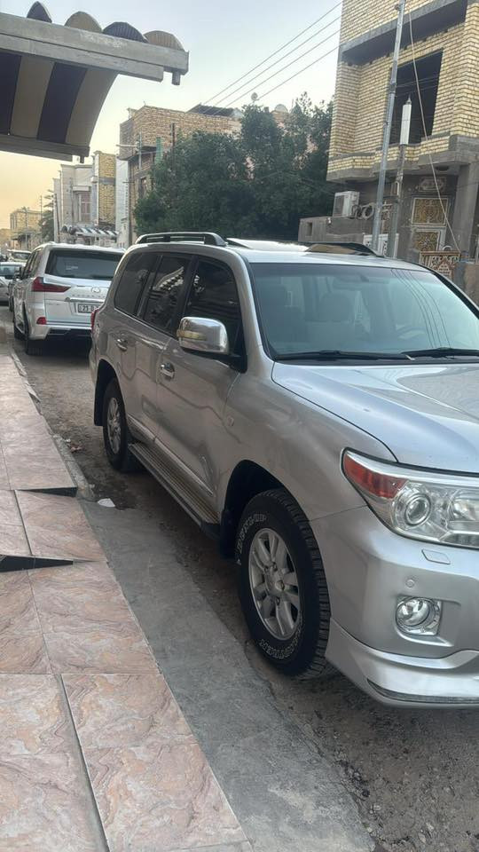 السلام عليكم للبيع فقط لاندكروز. بدون مراوس ادوات دخول جديد. مكينه 6  تماتيك  مكفوله قطعه وحده صبغ

جاهزه مابيهه نقص تخم تاير حداده تبريد مكينه وكير جدد 

السعر 160 

***********
