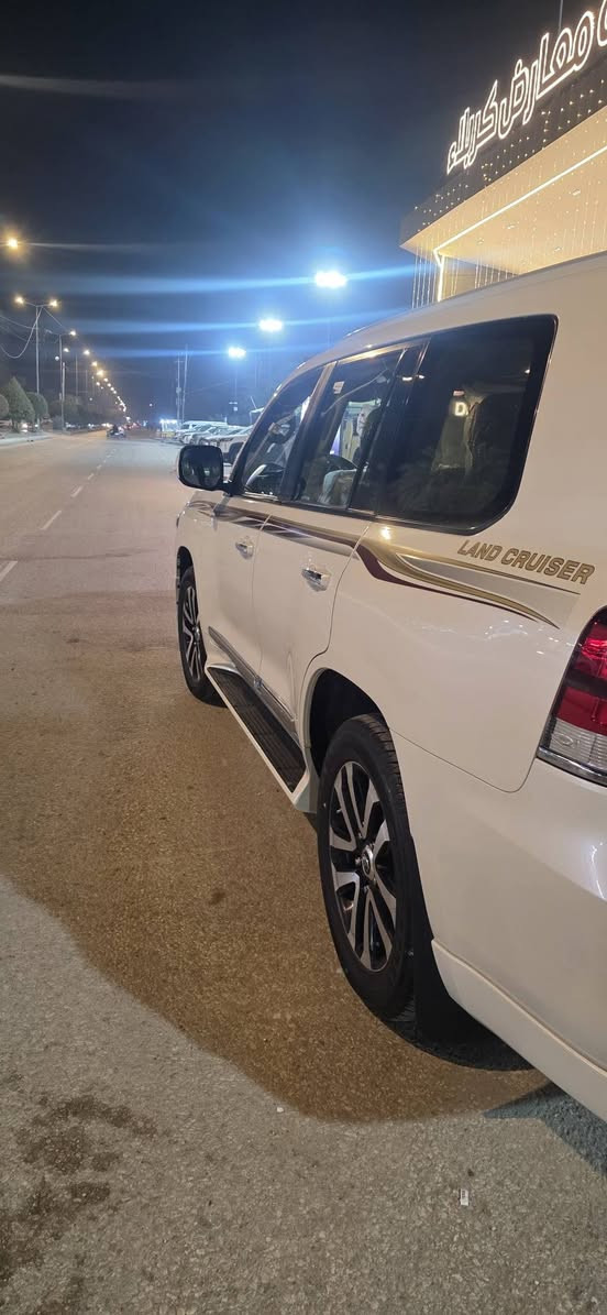 السلام عليكم
للبيع لاندكروز موديل 2019 بريم اصل  مكفول كفاله عامه  من صبغ وتبديل السياره جديدة بمعنى كلمة اللون ابيض صدفي رقم بغداد بسمي 

محرك 4000

V6

فول موصفات 1/1

بصمه تشغيل 

5 بصمه أبواب لمس 

تشغيل عن بعد 

فتحه سلايت

كشنات ثنين كهرباء 

كشنات جلد 

8ايرباك 

زراكات 

مري شفط 

DVD

مطفايه حريق 

جنطه شفط 

عداد لكزز 

ثلاث قطع تبريد 

حساس امامي 

حساس خلفي  

وباقي موصفات البريم معروفه 

ماشيه 71ألف حقيقي 

الاستفسار اتصل على الرقم
***********
‭ ‭
