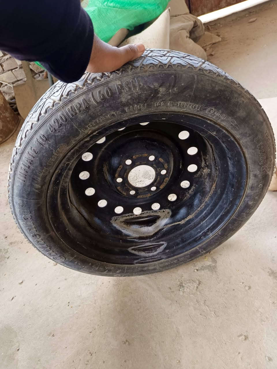 ويل وتاير سبير بلاندر
تاير تعبان بس يمشي حال 
السعر : 50 
الرقم : ***********
العنوان : بغداد الكاظمية
