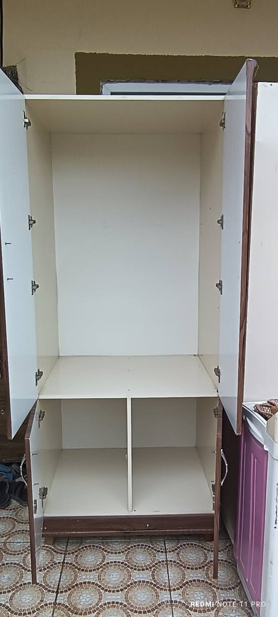 ئەم دوتاکیە بۆڤرۆشتن 220بەرزە 90پانە 70قوڵە شوین سمود  سعری75مامەڵەیەکی کەم ***********
