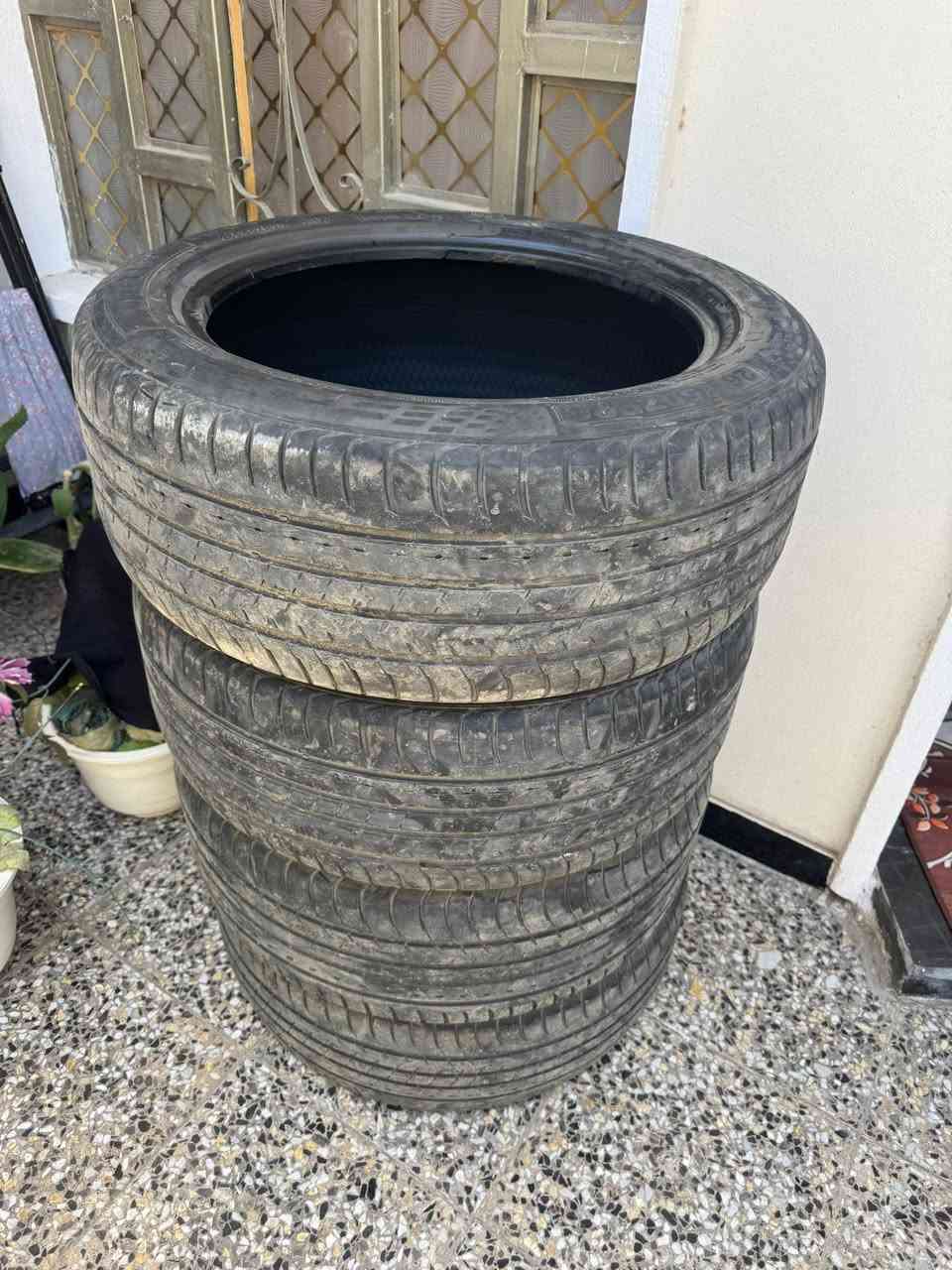 السلام عليكم
من رخصه اخوي صاحب لكروب
تخم تاير مستخدم للبيع سعره 150 الف 
عنوان بغداد الشعب حي اور 
واي استفسار اتصال على الرقم 
***********
