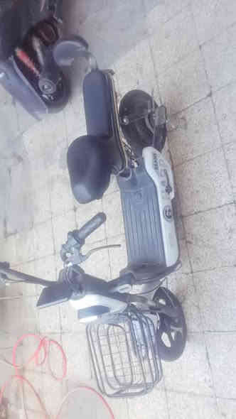 سلام عليكم دراجه شحن للبيع شغاله بصمه وسويج وكرت فقط التاير اليكدام طاكه الكصبه السعر 200وبيها مجال بسيط عنوان بغداد حي العامل ***********
