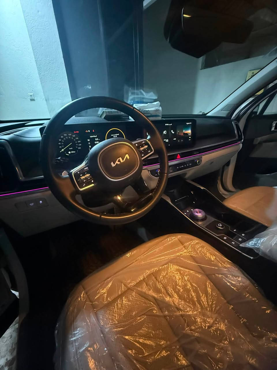 السلام عليكم 
للـبيع فقط 
كيا سورنتو خليجي موديل 2024 فووول 
ماشيه 🛣️ 29000 الف كم 
رقم بابل بأسمي التحويل ثاني يوم
المواصفات 
* حجم المحرك 6 سلندر 3500
* داتا شو عرض على الجامه الأماميه 
* بصمة تشغيل عن بعد
* صندوق كهرباء
* 4 وضعيات قياده
* شاشة عداد السرعه متغيره بـ 3 وضعيات
* بانوراما
* كـير ماوس
* الاضاءه الداخليه LED 
* حساسات امامي خلفي
* 4 جأمات تنفتح وتنغلق اوتو بالبصمه 
* هاند بريك بصمه
* مقعد السائق والراكب كهربائي
* ويل حجم 19 
* 3 قطع تبريد منفصل
* شاحن وايرليس
* السياره عليها مشبج حمايه للراديتر 
* السياره جديده بكل معنى الكلمه مناقصها أي شي 
* السياره كفاله عامه من الشخط والبارد والصبغ عده بيها رصعه صغيره  
التعجبه السياره يجي يشوفها ويشلع عيوني 
* رقم التليفون 📞 / *********** 
* 📍مكان السياره بابل حله مركز المدينه
