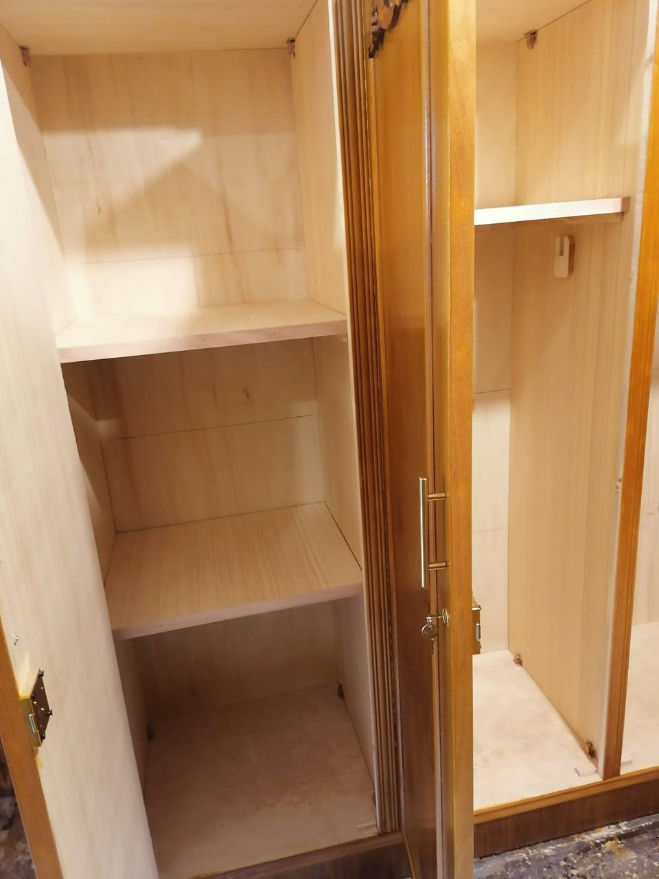 كنتور ٤ باب نقش زان جديد شغل توصيه صاج 5ملم كل باب معزول عن الثاني شغل توكمه درجة أولى معرض ابو حسن حي السكر مقابل ساحه غاز السكر ت *********** مستعدون لشراء غرف النوم والكناتير المستخدم
