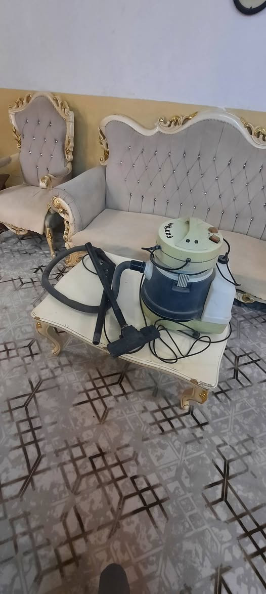 مكنسه كهربائيه فانتوم اصليه شرط الشغل غسل وكنس السعر 35 الف وبيها مجال طويريج ***********
