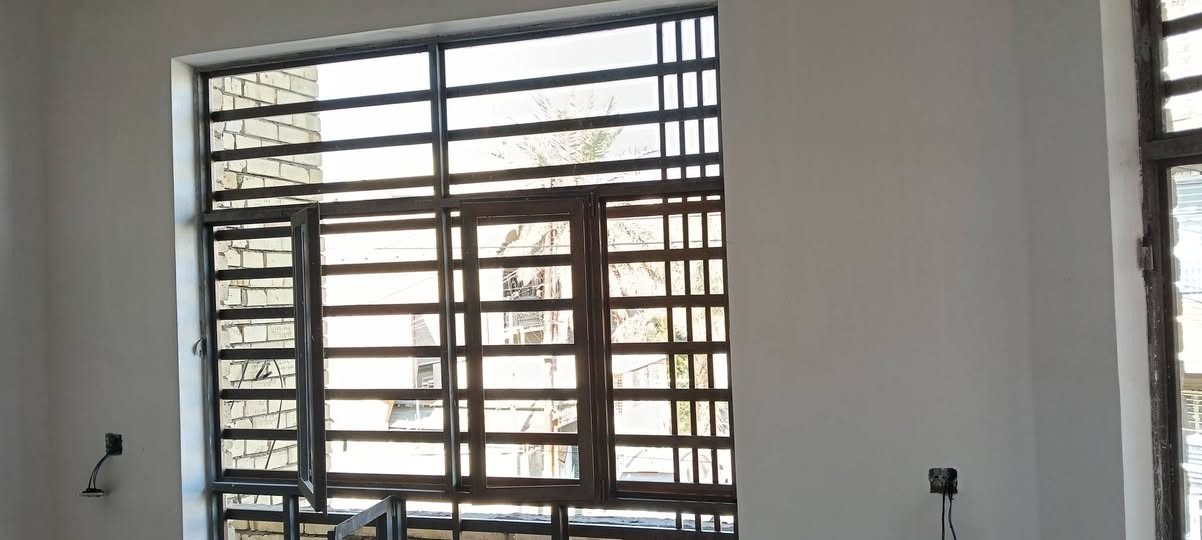 سلام عليكم اخوان نشتغل كافة الاصباغ  او نشتغل تفليش تنكير صب تنظيف البيت تنظيف شبابيك كلشي نشتغل كافة العمالة مرخصت صاحب الكروب ‏‪0772 813 2599‬‏
