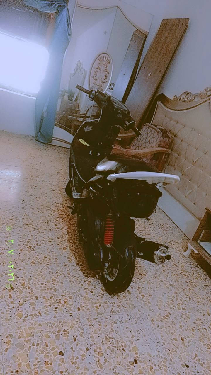 للبيع او مراوس باربعه كير اوراق ماكس عدله الدراجه مسويها حربيه وغراضها كامله وسوده 
الدراجه كلشي شغال عداد سرعه كيج بانزين اكلوبات اشاير بكلايت كلشي شغال 
نقصها فقط سلف وعنبار 
الدراجه مفتوحه مره وحده 
رقمي ***********
