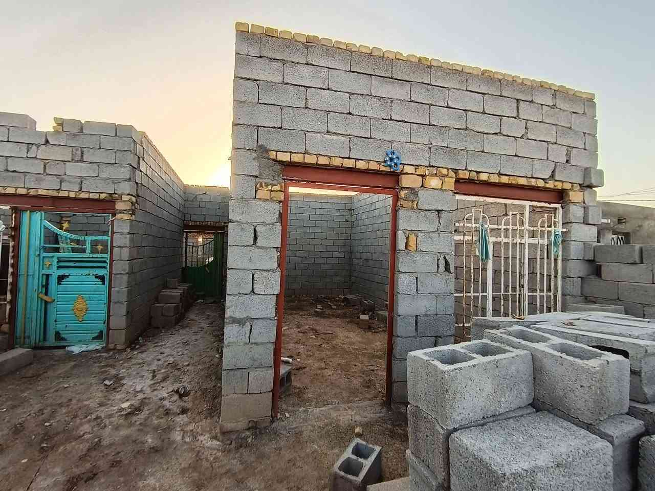 سلام عليكم بيت البيع هيكل متوفر من قرفتين نوم وصالهةومطبخ وستقبال 200متره قضاء نصر بسعر مناسب هاذا رقمي ***********
