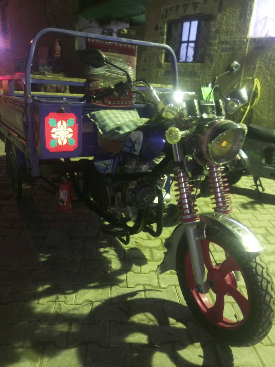 مرقم رقم قادسيه السنويه 28
بسمي مداور ثاني يوم 2850 وبيها مجال 
المديل 23 رقم الهاتف ***********
