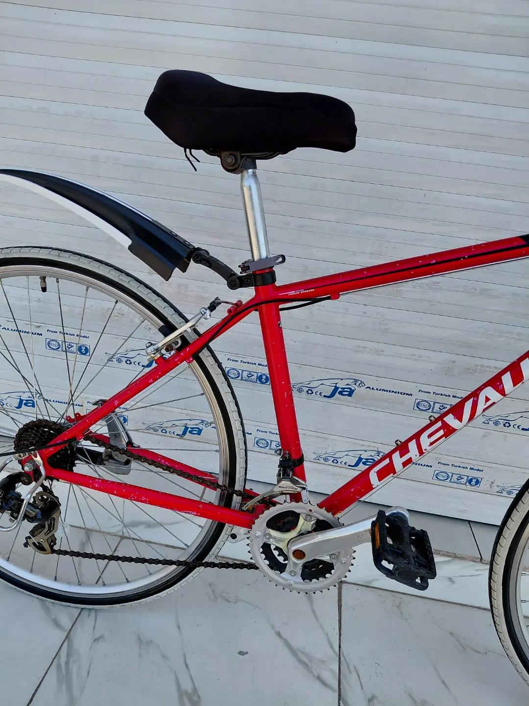 CHEVAUX 2018 حجم 28 / C700 كل الاجزاء المنيوم  الفريم حديد 3 × 7 سرعات من SHIMANO دبل امامي شغال  الدراجة جاهزة بدزن عيوب فقط شخوط بالفريم السعر 165 الف شامل التوصيل    ✈يوجد توصيل لجميع المحافضات ✈ كركوك مدخل سايدين حي الاسرى والمفقودين  معرض ابو شيفان ( *********** )
