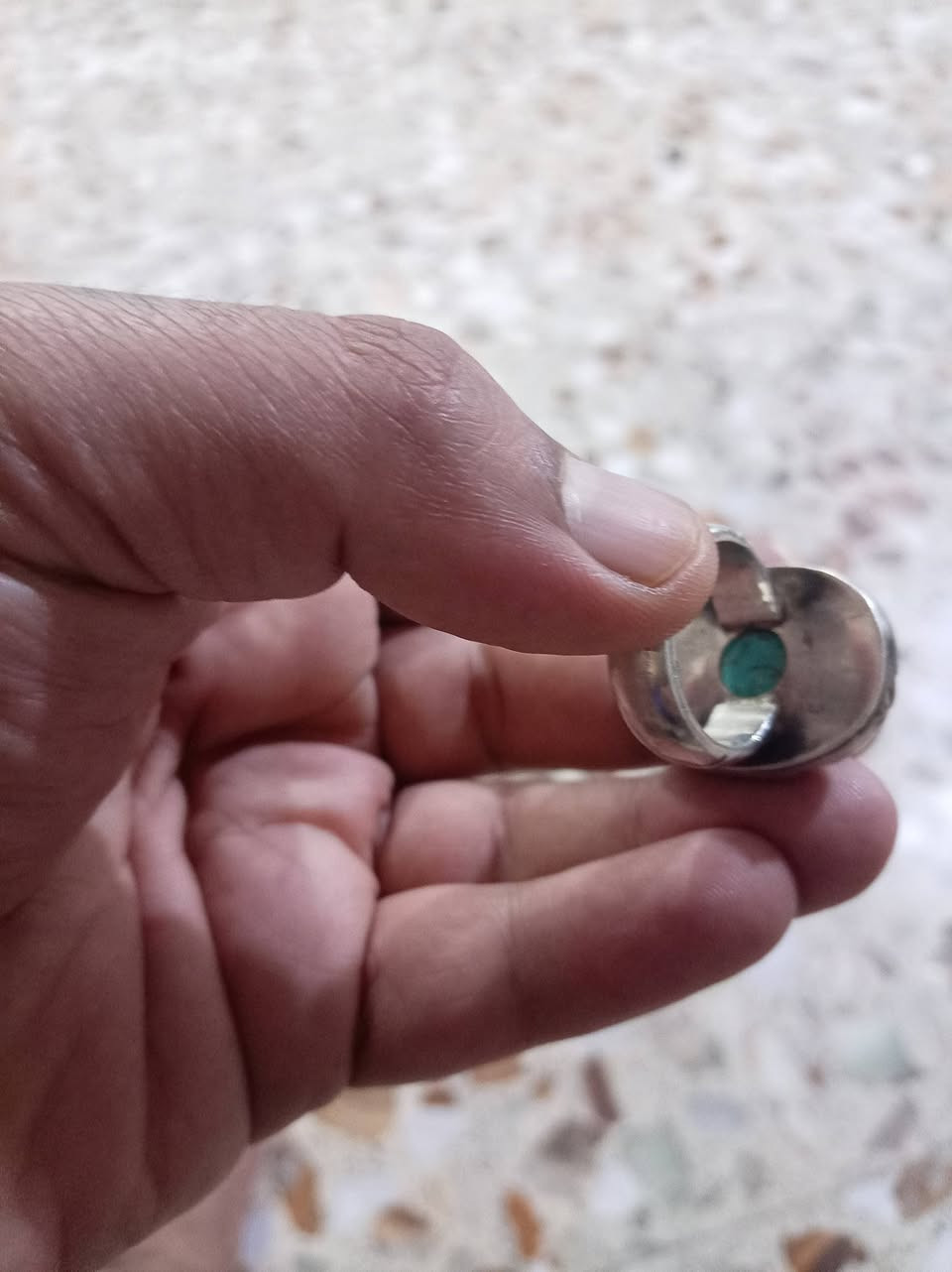 فيروز سينائي تحفه صياغه ثقيل قياس 25/شراي يتصل ويدلل سعر ٢٠٠ألف مكاني ميسان ***********

