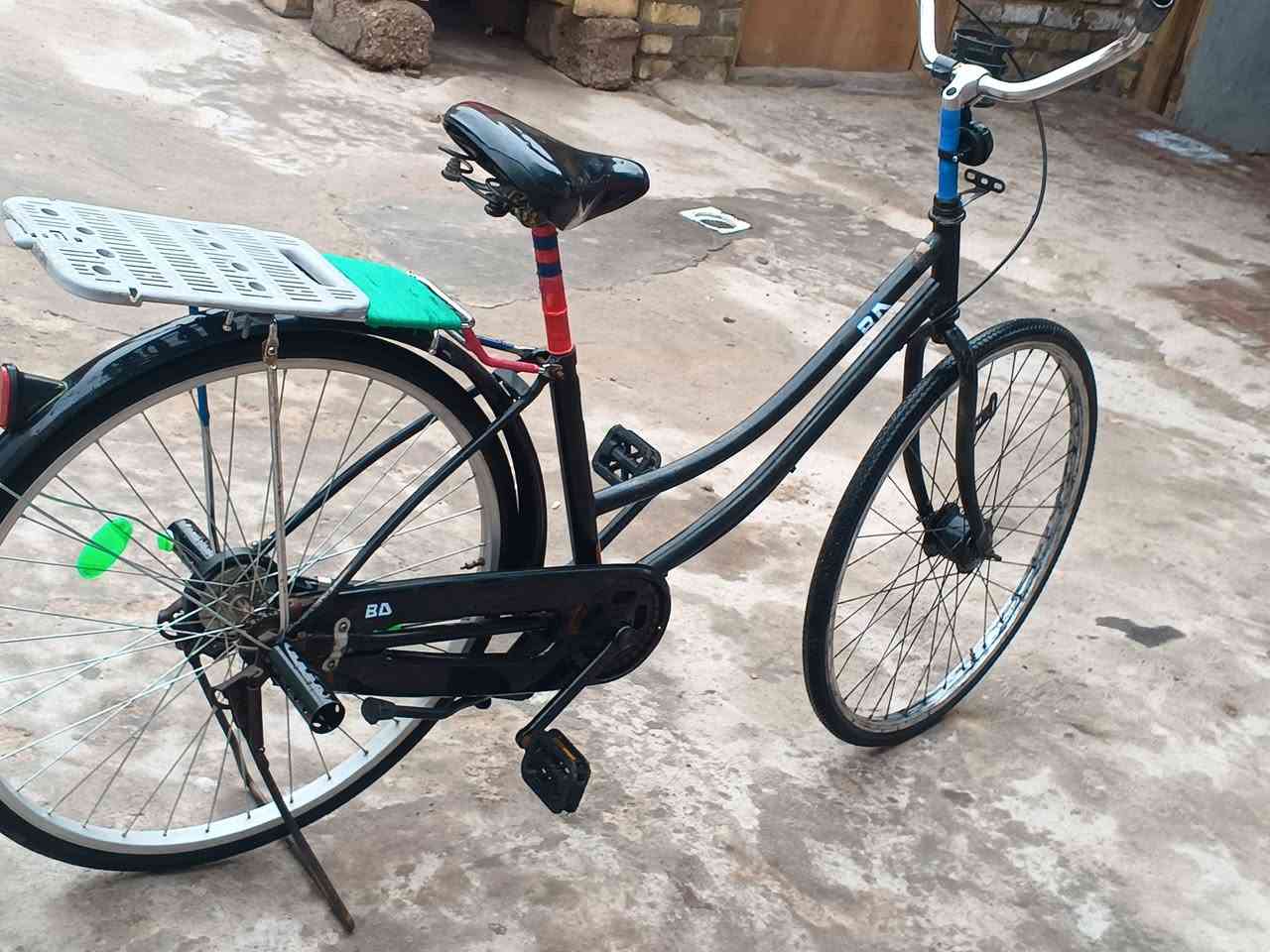 سلام عليكم بايسكل بناتي اللبيع حجم 26 سعر 80 وبي مجال قليل كلش مكان ميسان مغربه رقم  ***********
