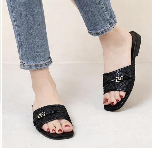 #اختياركم_الافضل_مع_الف_هلا🌸😍🌸
#سليبر_نسائي_بناتي🥰
#القياسات37____41😍
للحجز مراسلة البيج اولاتصال 
واتساب*********** 📱📞
#عنوان_بابل_البكرلي_الاولى_شارع_الاسواق_مجاور_شارع_المحولة_اوسنترالحليب❤️
