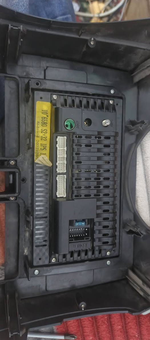 شاشة سيارة مع الايطار نيسان سني هندي حجم 10 انج للبيع السعر ٦٥ العنوان بغداد الاعظمية ***********
