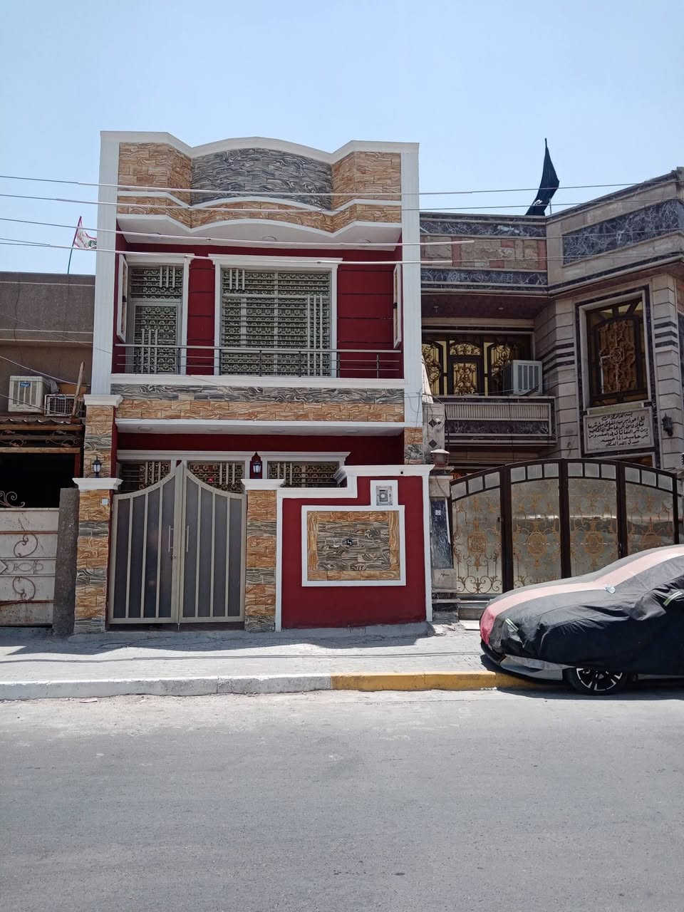 ( اللهم صلِ ع محمد )
بعد إذن الادمن

🔺  ( دار للايجار )  طابقين  ( يقع ع شارع تجاري) 
🔺  بحالة  ممتازة
🔺  الموقع / ألدورة
🔺  المساحة / ٧٢ م
🔺  مدخلين للبيت
 
💠  الطابق الأرضي يحوي ع ( كراج صغير، تواليت، استقبال، ممر، مطبخ،  غرفه كبيرة  ، حمام، منور )
💠  الطابق الثاني  يحوي ع  (غرفة كبيرة + حمام سويت)
💠  سطحين

🔴  سخان كبير، ماطور، تانكي، بردات، بانكات، خط مولد، كهرباء ٣ خطوط
🔴  للإتصال  (  ***********  )
🔴  بدون دلاليه
🔴  مامتواجدين ع الخاص ولا رسائل فقط إتصال
                  ( ما شاء الله تبارك الرحمن )
