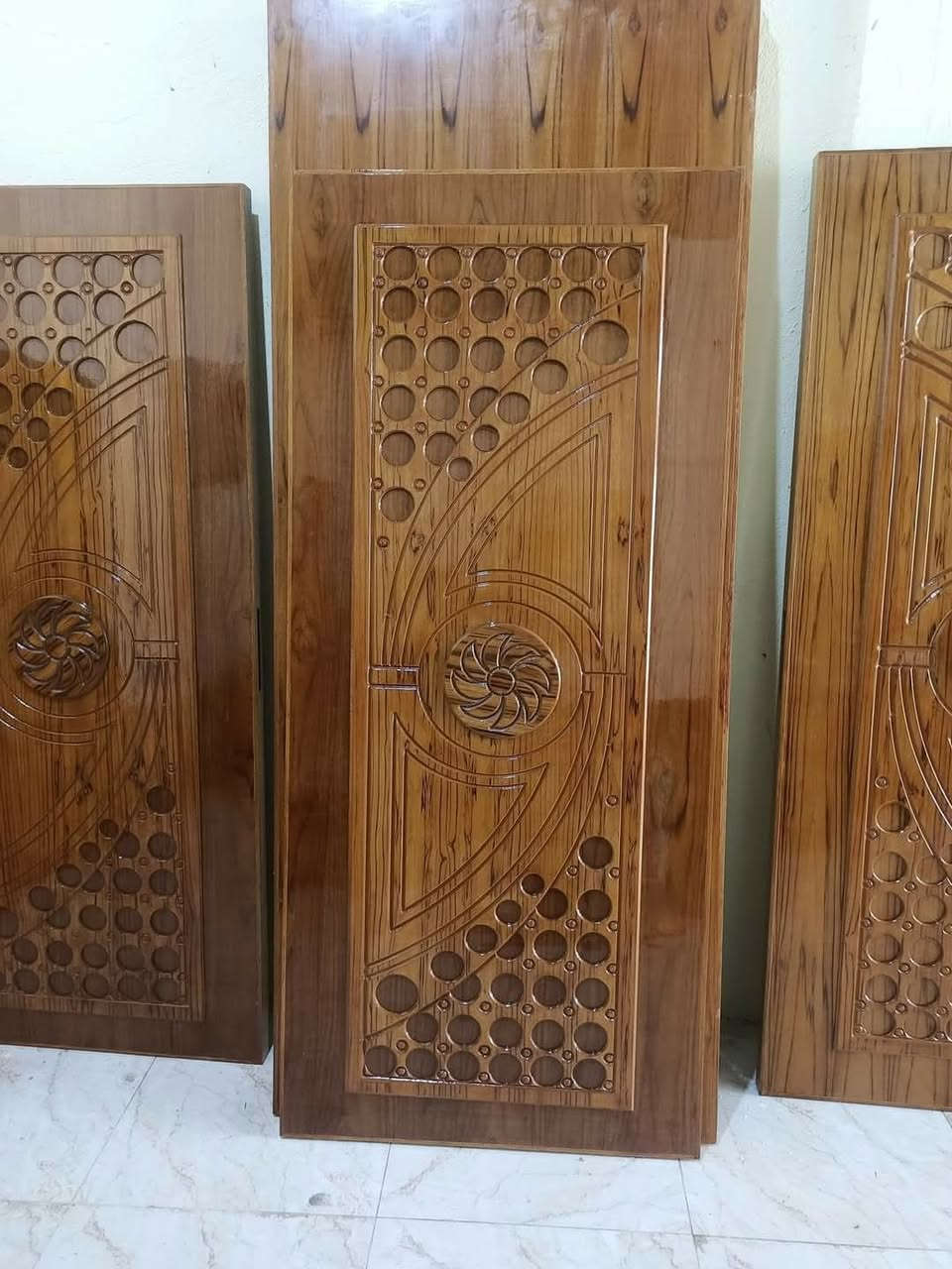 #عاجــــــــــــــل #عاجــــــــــــــل 
ابواب تزكام درجه اولى نقشه وساده 
ويوجد ابواب دبل معاكس 8ملم 
وكذلك ابواب 5ملم 
العنوان ميسان سوق النجارين 
***********
