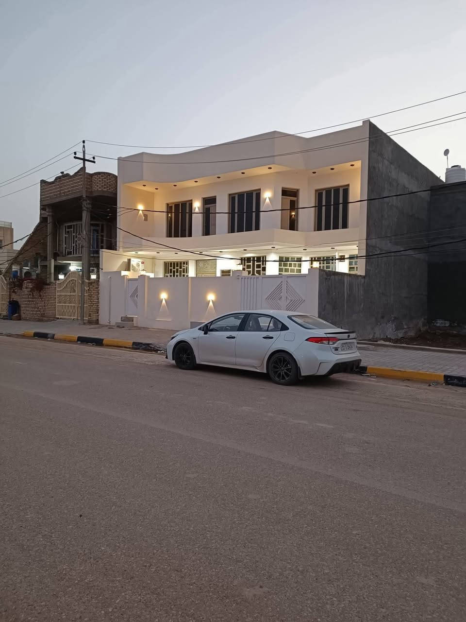 400 متر للبيع بيت مع قطعة ارض متجاورات طابو صرف  
تفاصيل البيت 5 غرف نوم استقبال هول صاله عدد 2 مطبخ صحيات كراج 

تفاصيل القطعة 150  متر ركن الواجهة 12.5 النزال 12.5 

  خدمات كامله تبليط 

الموقع السياسين شارع 20 مدخل السياسين 

للإستفسار مراجعة مكتب عماد كاظم 

 ***********

 ***********
