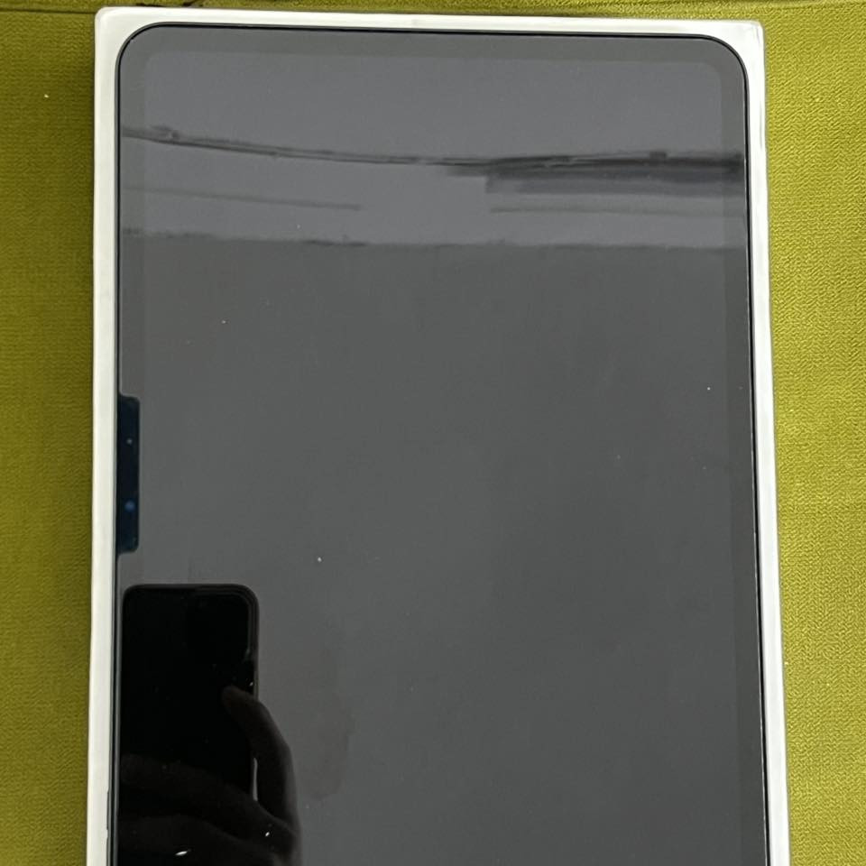 السلام عليكم ايباد￼ iPod ￼ Pro M4 ￼نضيف كلش البطارية 100.     عدد الدورات 56. دورة و كامل الملحقات الكارتونه والشاحن والكيبل وهم ويا الكفر دفتر 📓 وقلم. والسعر مليون.  1,000,000  واتساب.  ***********￼
