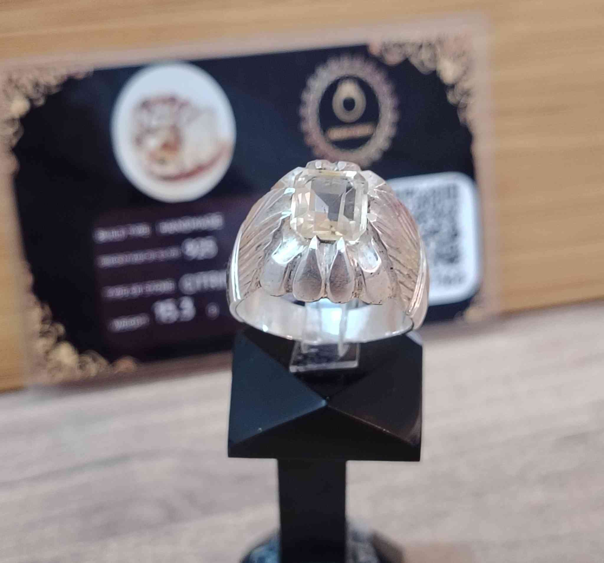 خاتم من حجر السترين الأفريقي الطبيعي
صياغه ثقيلة وجميلة فضه عيار ٩٢٥
مع شهادة المنشأ وضمان الخاتم الاصلي
يوجد توصيل إلى جميع المحافظات
التواصل ع الخاص او ع الواتساب ***********
