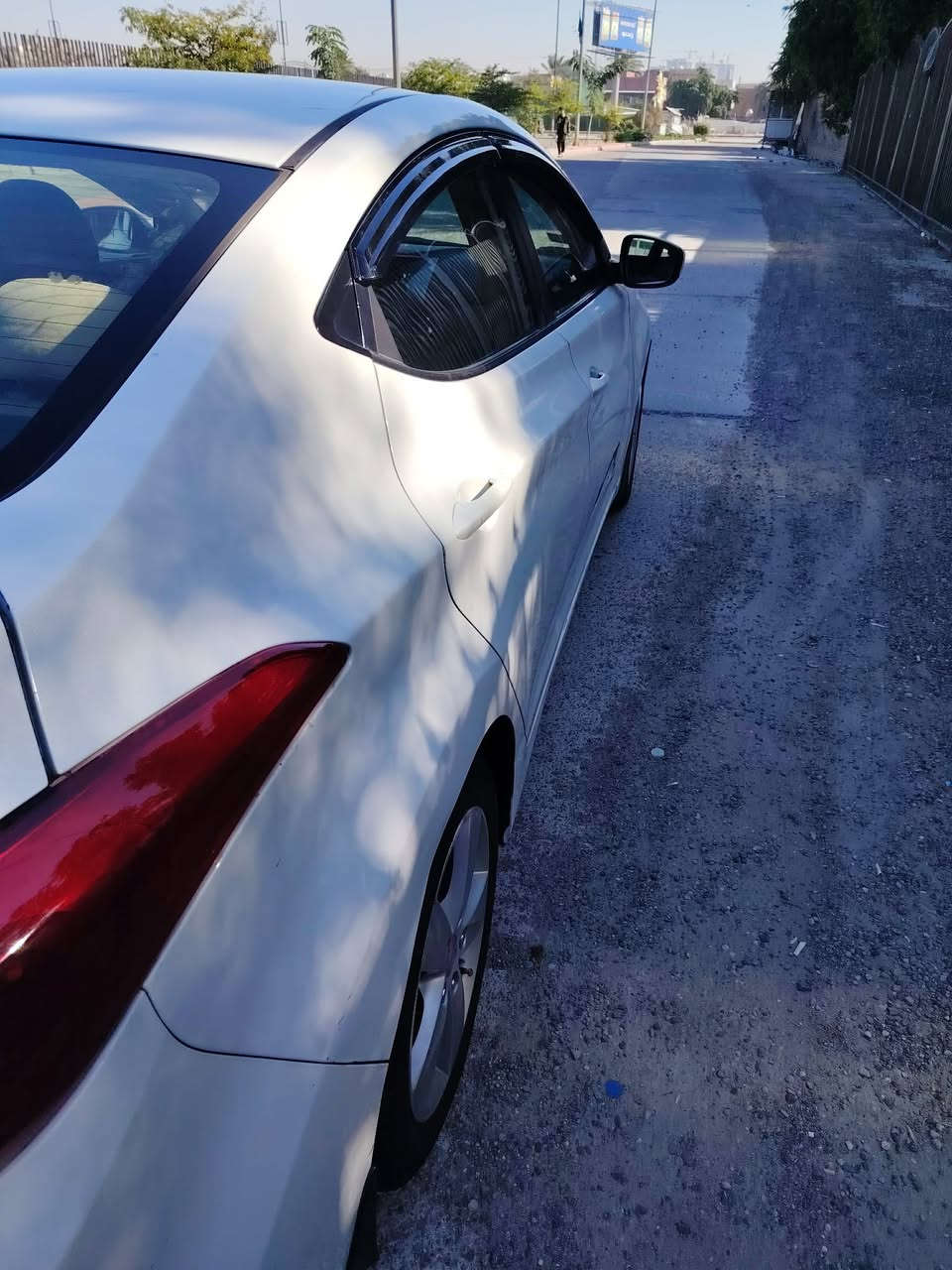 السلام عليكم الانترا للبيع موديل 2011 مضلع رقم جديد بسمي  داخل لونين  تبريد جديد منظومه كامله  بيها صبغ 4 قطع صفحت السايق بدون دواخل  ماشيه 140  وارد امريكي  
مكاني بغداد الكرخ السعر 93 بيها مجال بسيط رقمي 
***********
