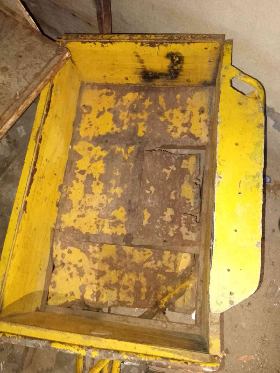 سلام عليكم بايسكل عربانه البيع يحتاجله غراض اهواي .
المكان..البصره ..سعر ...ما اعرف يم صاحب رقم .. *********** دك عله رقم 
خاص ما اجاوب رجاءا
