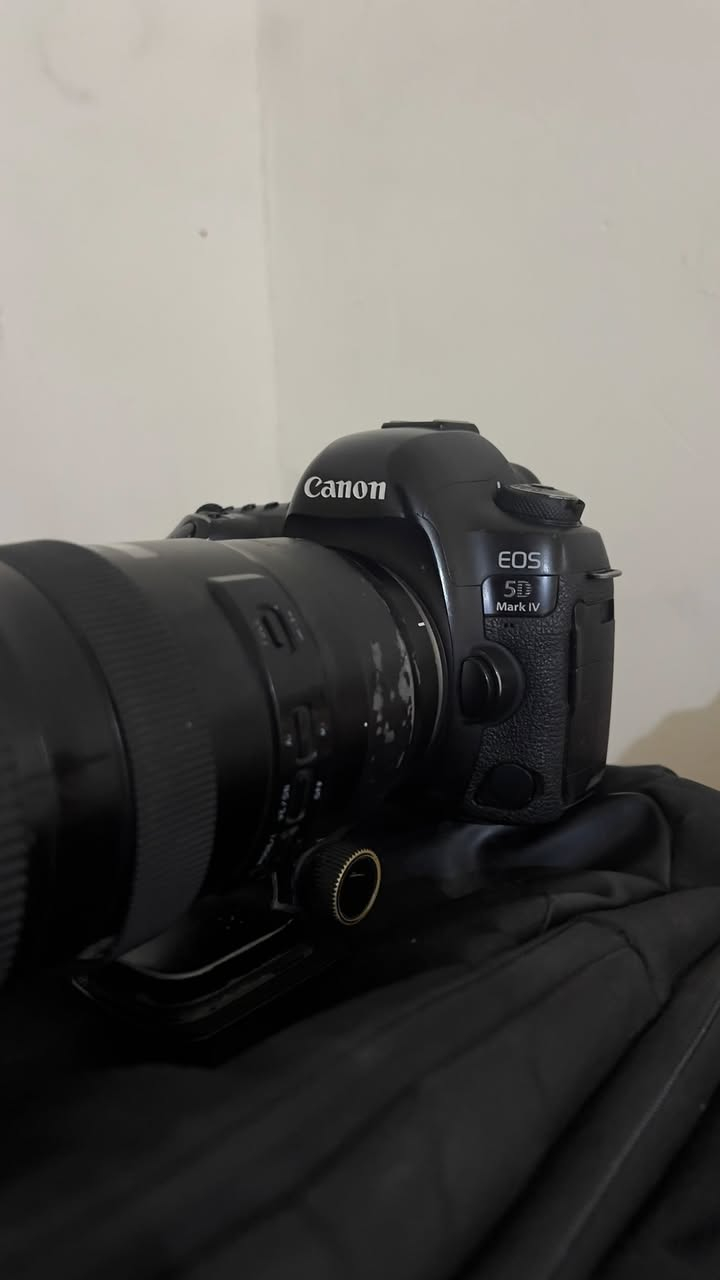 انون 5DlV وعدسة70-200تامرون للبيع ***********
