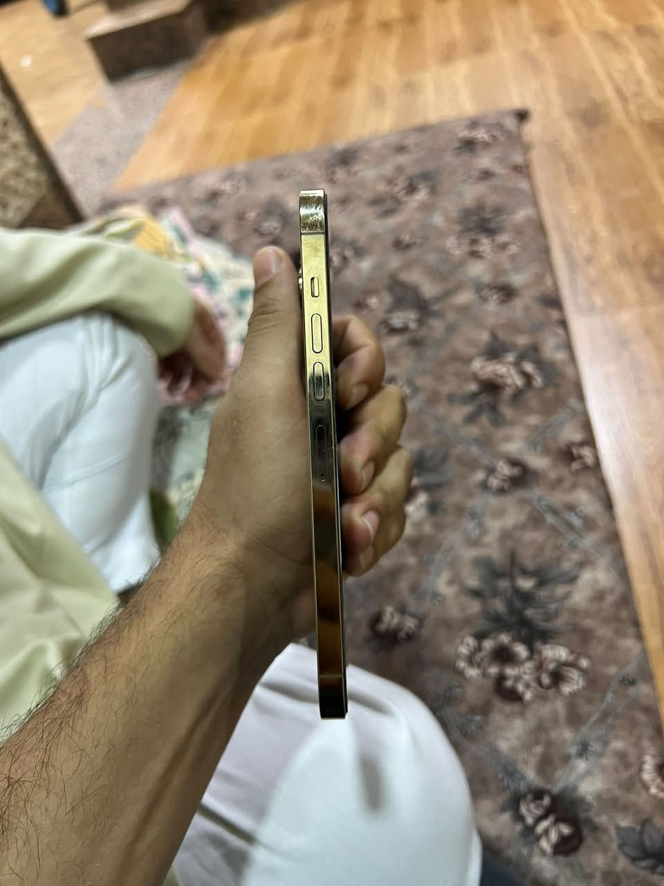 13 برو ماكس ذهبي خدش ما مخدوش الجهاز نضيف ولوك ذاكرة 128 بطارية78 الجهاز ما مفتوح وما مبدل بي شي نهائياً شرط الفحص ويا 3 كفرات وشاحنة 25 واط سعر 720 الف ، *********** واتس
