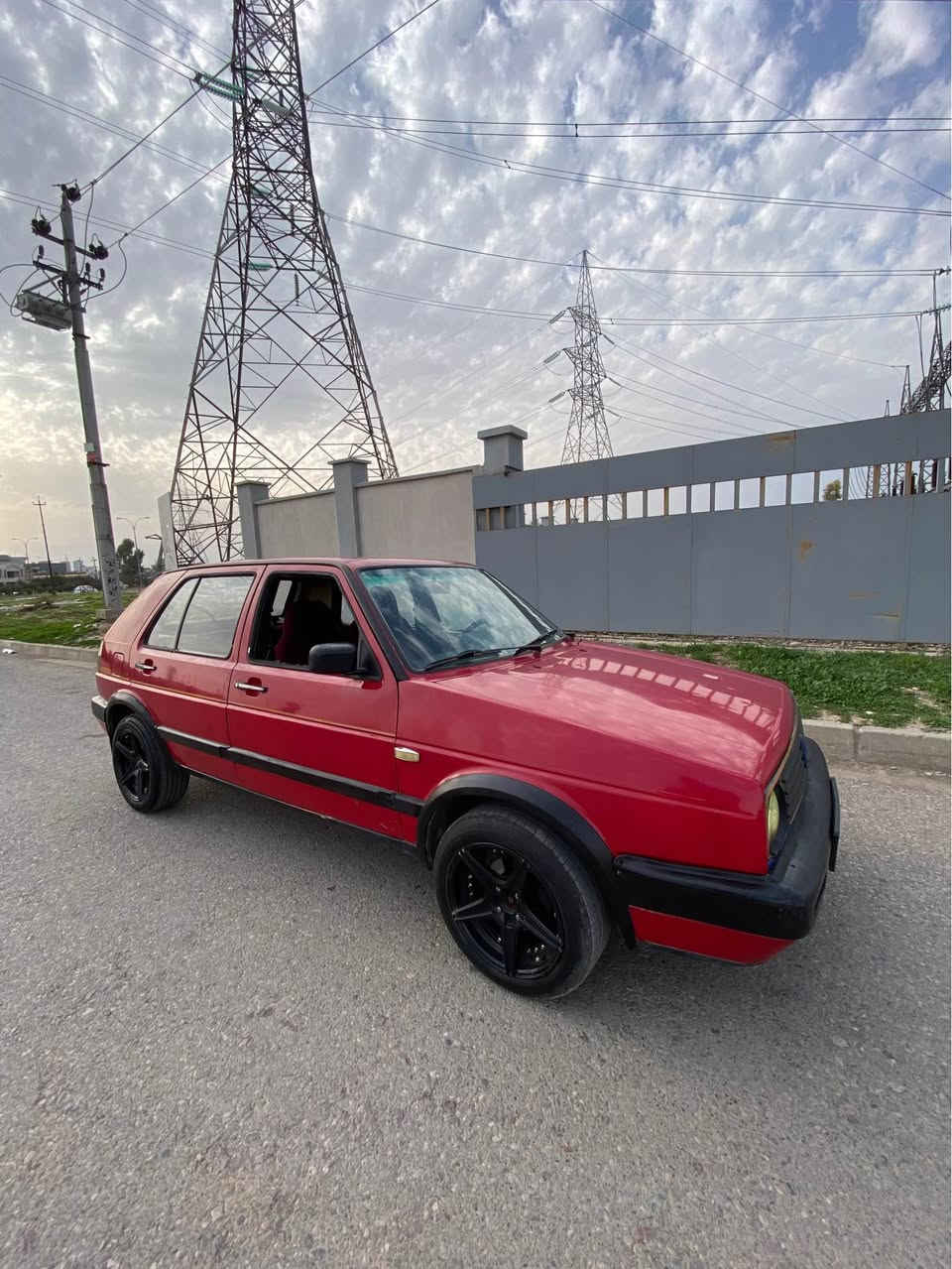 Slaw 
كولف 1990 مةكينه جوار بستن كير عادي 
سيارةكة زور خةوينه سبوغ عامه بو جواني 
سيارةكة زور جوانه و سبورته سعري 38 مجالى كةم 

كولف موديل ١٩٩٠ مكينه اربع سلندر كير عادي بلادي 
سيارة كلش حلوه ورياضيه سعر ٣٨ مجال قليل 
*********** أربيل, العراق
