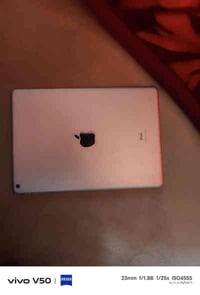 ايباد 9نضيف ذاكرة 64مامفتوح شاحنه الاصليه وكارتونته وياه للبيع للمعوما...