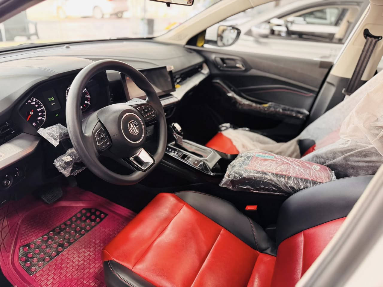 ئێم جی  MG GT 2024 Sport
فول مواصفات.تةنها.١٥هةزار روشتووة.بەصمة.سلاید.برێك کارەبایی.
شاشەو كاميرا.ئاوێنە شەفت. کوشین جلد.سور
لايت زينۆن.شاشە بیلادی ئەکتیڤ.بى سبوخ.بى.تةعديل
مكان : أربيل.   ١٠٠ متری معرض تۆپ کارس 
   سحر.112$🔥 موبایل . ***********
