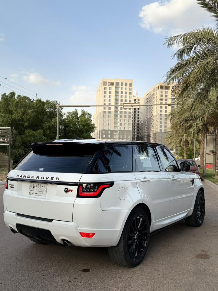 السلام عليكم
رانج روفر سبورت 
اوتو باي كراف.2014
فول فول مواصفات
محرك V8 سوبر جارج 

بدون صبغ  كفاله عامة فقط دعامية امامية
لون ابيض 
للبيع او المراوس حسب القناعه 
فول مواصفات
جكات 3 وضعيات 
رادار جانبي بل مرايات 
بانوراما كنتاره قماره شامواه 
صدر امامي خلفي جديد
كامرات 360 درجه عدد 5 
بصمات ابواب وتشغيل 
جميع الابواب شفط
سياره جدا نظيفة احلى من الصور 
كشنات كهرباء 
نضام صوت ميرديان (خرافي) 29 سماعه
مساج تدفأه + تبريد امامي خلفي 
ثلاجه 
استيرن كهرباء 
رادار حساسات امامي خلفي صندوك ابواب ترحيب اناره+ مرايات شفط
المواصفات كثيرة جداً ميحتاج اكتب الباقيات معروفه مواصفات الرانج سبورت

مكان السياره بغداد السيديه  
لاستفسار اكثر اتصال او وتساب 
***********
***********
