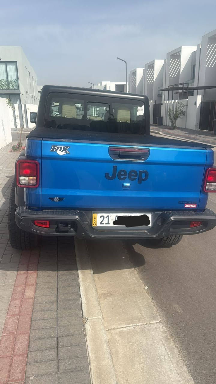 جيب كلاديتور وكالة شركة هارلم 
جديدة بمعنى الكلمه 
ماشية ٥٠ الف كيلو 
السيارة مكفولة كفالة عامة 
رقم سليمانيه 
عليها ترفيعه موبار فوكس ٢.٥ انج مرفعه بشركة هارلم وعليها ضمان الشركة
ومزودة بدبل ستيرن موبار فوكس بشركه هارلم وهم عليه ضمان الشركة 
وعليها ويلات تزويد اوف رود
وطخم تاير ٣٥ انج جديد قبل اسبوع شديته
وبيها كفر بدي موبار اصلي
السيارة فئة سبورت بلص بنيد ابو الفتحتات 
للبيع السعر 34800$
مكانه بغداد جاتب الكرخ
***********
***********
