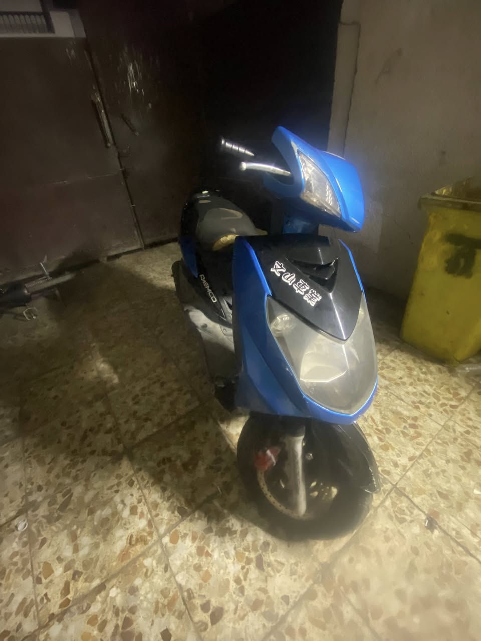 سلام عليكم سكنس فحل دراجه جديده البيع دراجه صارله شهر من نازله من رمبه لين سوويت بيه حادث اريد أبيعه ***********بغداد غزاليه أو مراوس .
