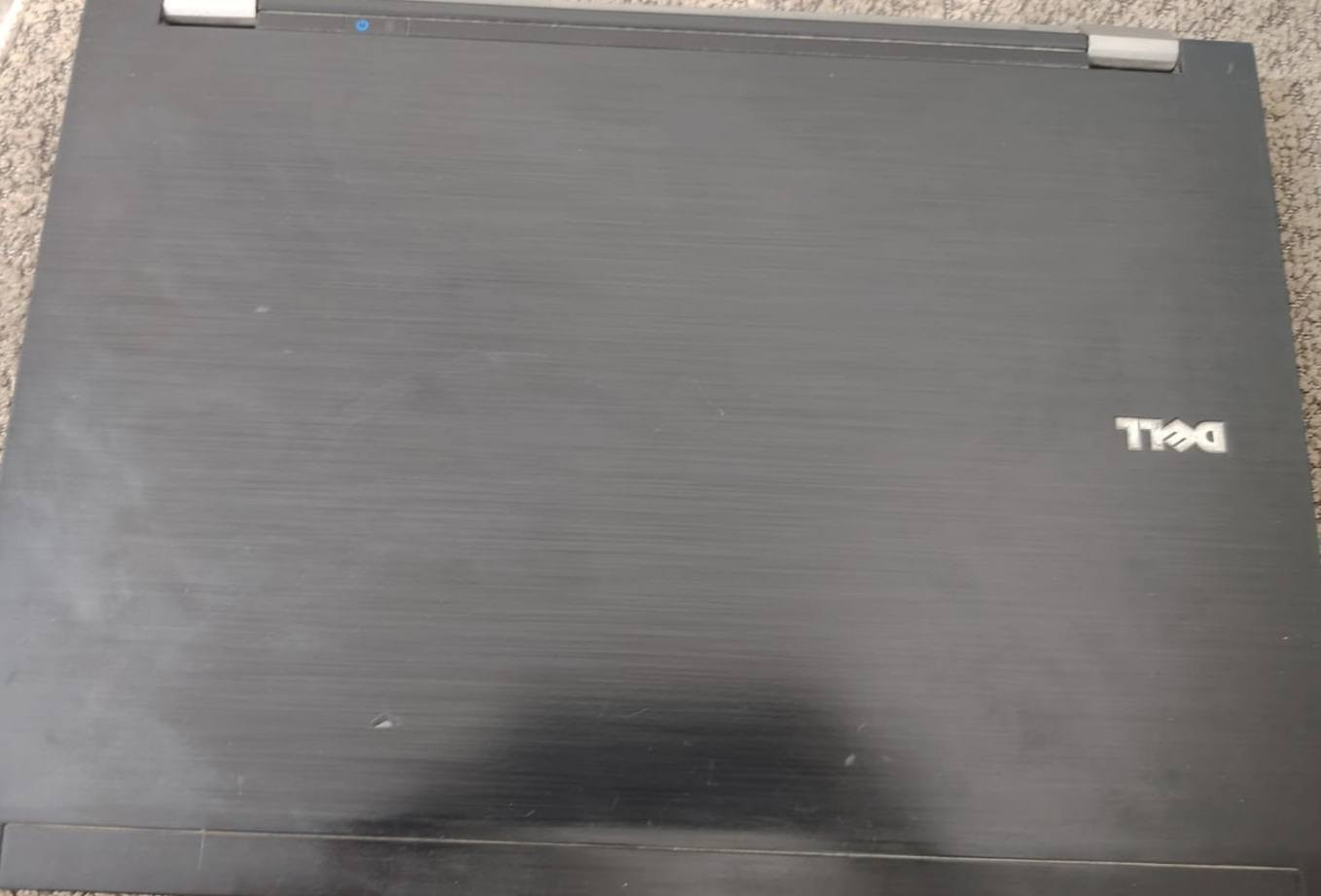 💻

​السلام عليكم شباب.. للبيع لاب توب Dell Latitude E6500 مستعمل، الجهاز شغال وبوضع جيد، وممتاز جداً للدراسة، كتابة البحوث والتقارير، والبرامج الخدمية الخفيفة، ومفيد لأصحاب المحلات (للحسابات والمبيعات)، أو لإدارة البيجات والصفحات وتصفح الفيس.

​⚙️ المواصفات الفنية (حسب المرفق بالصور):

​الموديل: Dell Latitude E6500 (قوي ومتين مالت شغل).

​المعالج: Intel® Core™2 Duo P8600 (بسرعة 2.40 GHz).

​الرام: 4 جيجابايت (4.00 GB RAM).

​النظام: ويندوز 7 ألتيميت (64-بت).

​النظافة: الشاشة والبدي والكيبورد والبطارية كلهن بوضع تمام والشغل واضح بالصور.

​⚠️ ملاحظة للأمانة وإبراء الذمة:

​الجهاز حالياً بيه ثقل طبيعي، وهذا شيء اعتيادي بسبب ملفات نظام ويندوز 7 المتراكمة عبر فترة الاستخدام، ويحتاج له مجرد (فرمتة جديدة وتنصيب ويندوز نظيف) حتى يرجع سريع ومستقر وياك بالبرامج الخفيفة والتصفح.

​السماعات الداخلية مالت اللاب توب بيها خنة/وشوشة خفيفة، وتكدر بكل سهولة تشدلها أي سماعة خارجية عن طريق كابل أواكس (AUX) ويطلع عندك الصوت صافي 100%

​🎁 الملحقات القادمة ويا الجهاز:

​الشاحنة الأصلية مالتها.

​ماوس (Mouse) خارجي.

​💰 السعر المطلوب: 75,000 دينار عراقي بيها مجال

​📍 الموقع: بابل - المحاويل.

📞 للمهتمين والشراء، يرجى المراسلة على الخاص


**إذا كنت صاحب هذا الإعلان وتريد حذفه لأي سبب، رجاءا أرسل رسالة إلى الدعم الفني**